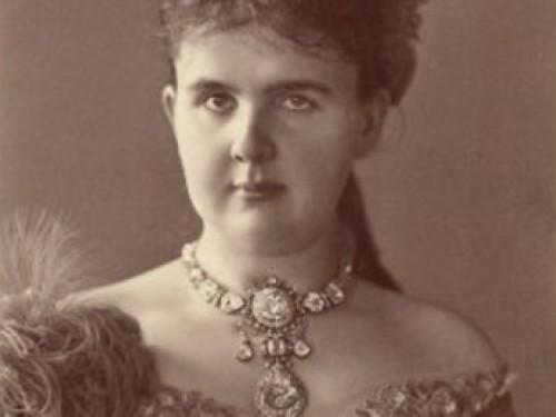 Koningin Emma, redster van de monarchie