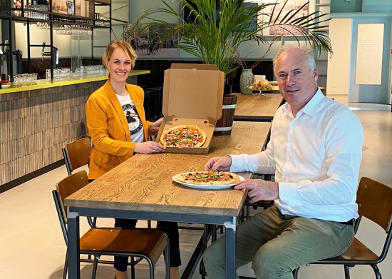 Pizza bestellen? Het kan weer bij ons! Pizza bestellen? Het kan weer bij ons!